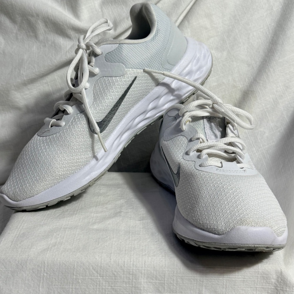 Nike Revolution 6 Next Nature Size 8 White Metallic Silver DC3729-101 Run Shoe